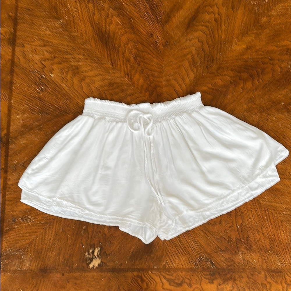 Emery Rose White Flowy Shorts - Picture 3 of 6